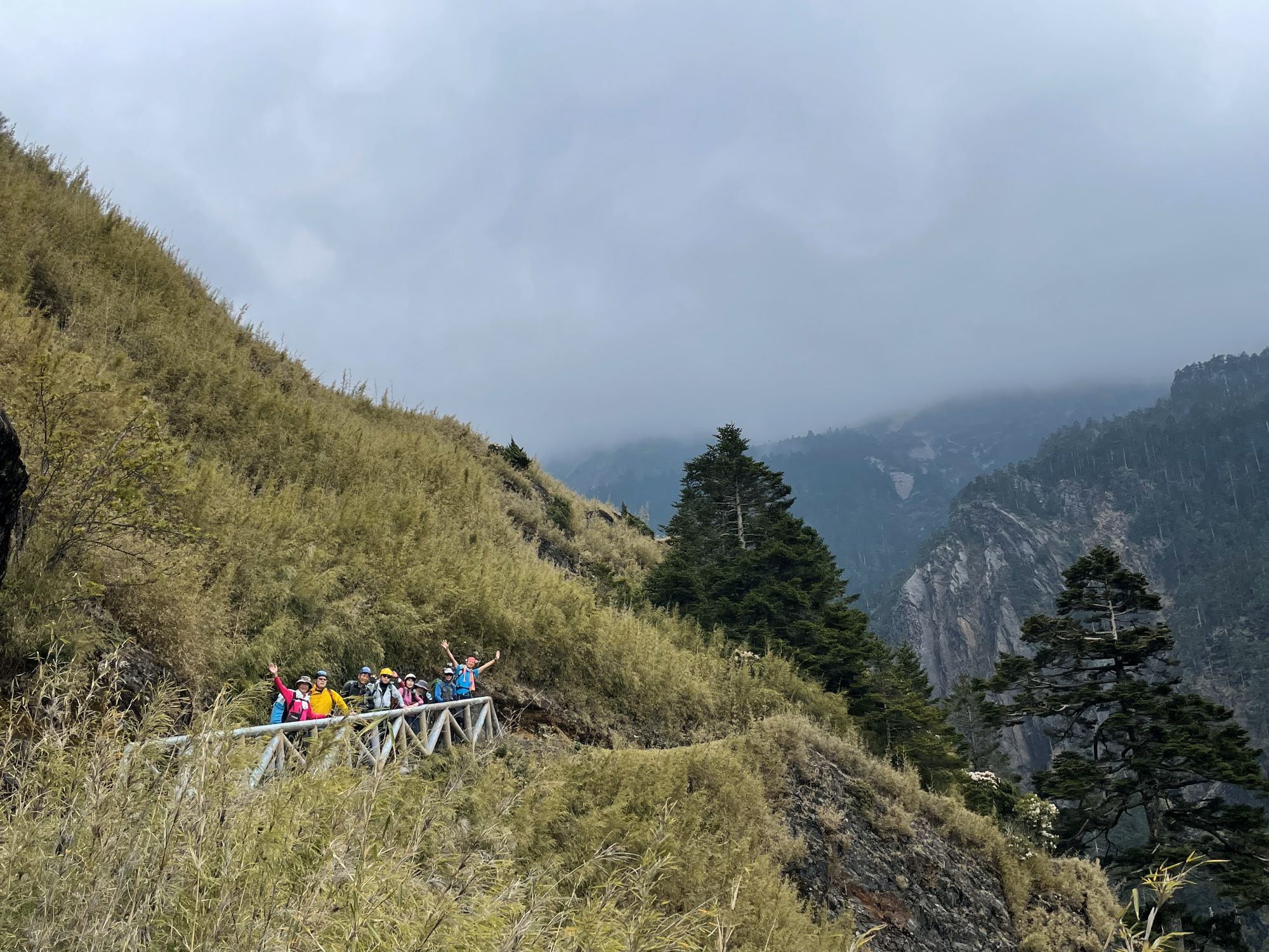 あまり他の登山客とすれ違いませんね・・